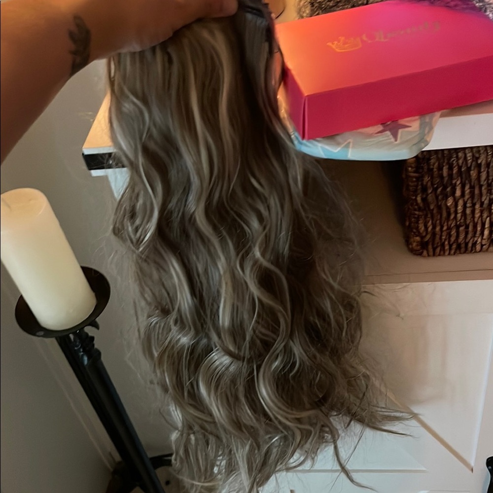 QBeauty Clip-In Hair Extensions | Wavy Brown with Highlights | 4-Piece Set